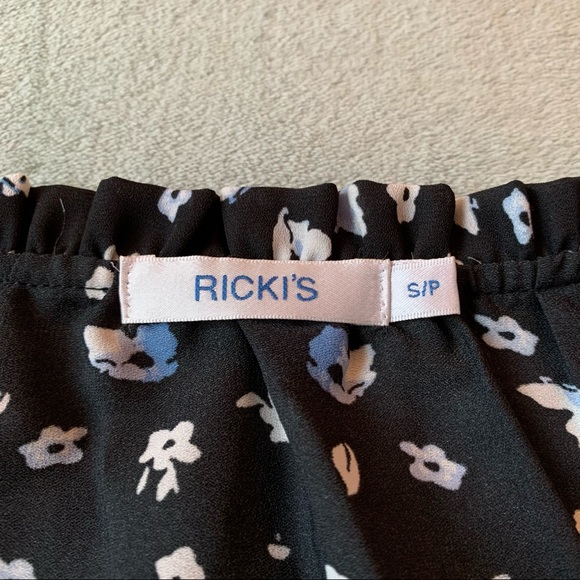 Ricki’s Tied V-Neck Tank - Picture 2 of 7